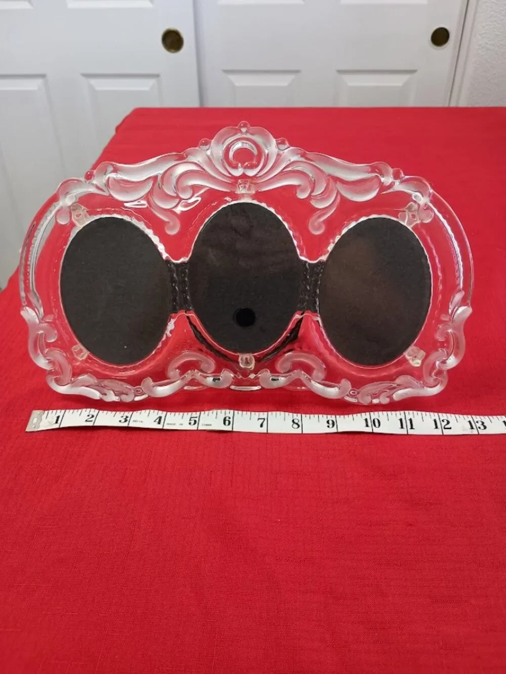 Vintage Triple Oval Glass Picture Frame. Great for baby or wedding photos.